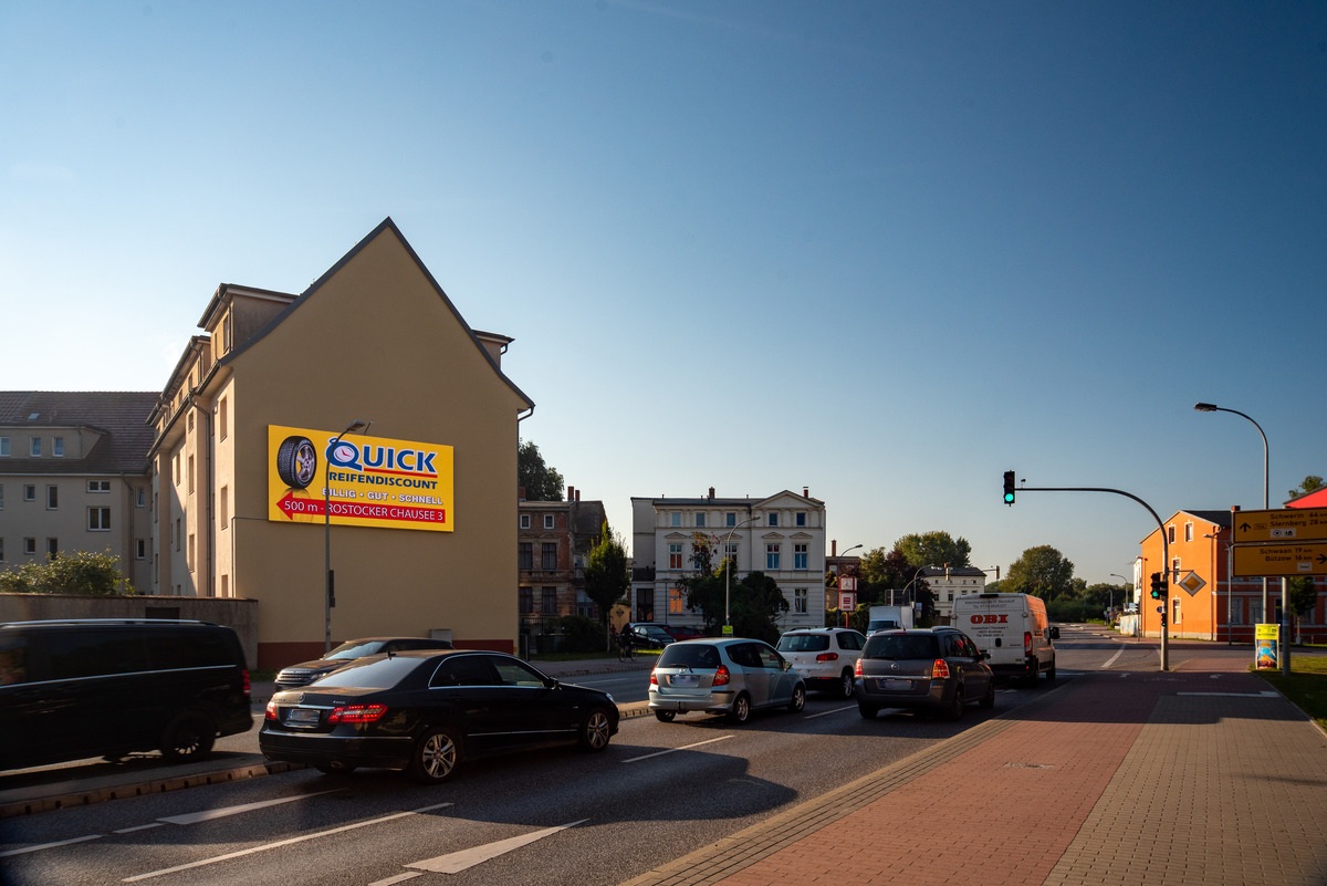 LED-Werbetafel Güstrow – Digitale Außenwerbung Rostocker Platz